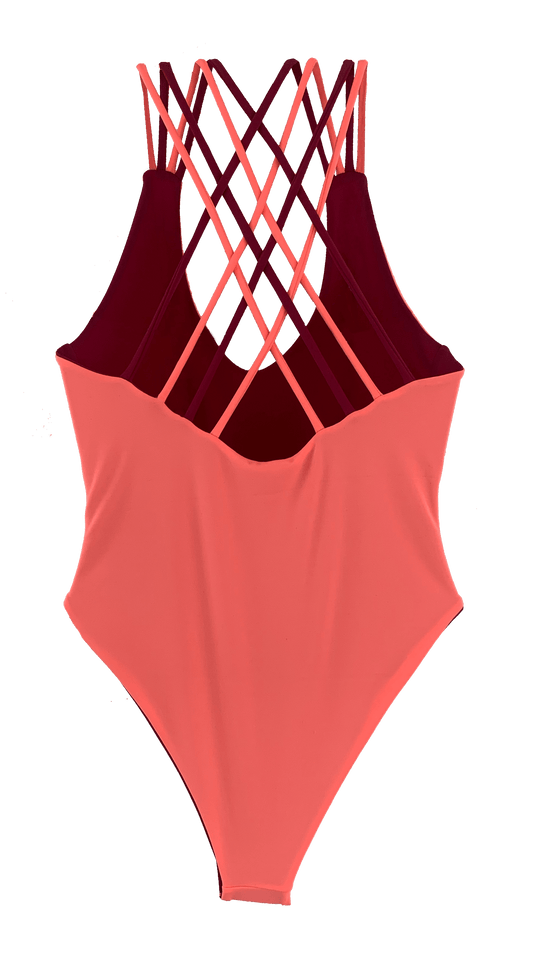 Diseño de bañador deportivo elegante con tiras cruzadas